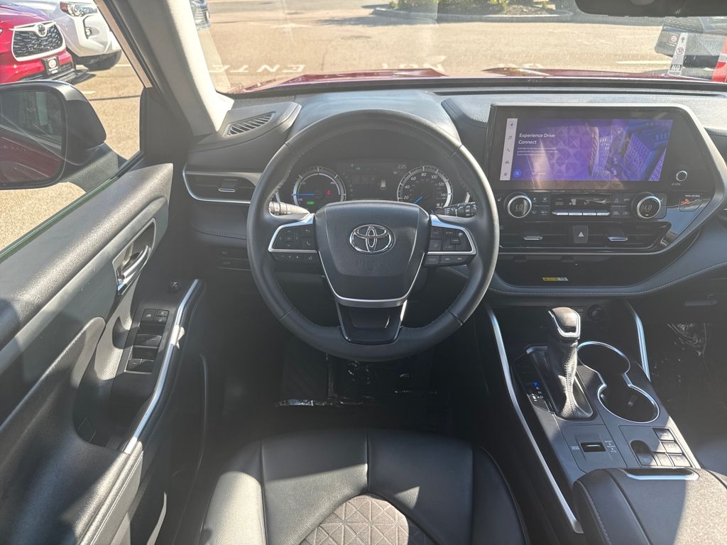 2024 Toyota Highlander Hybrid XLE photo 2