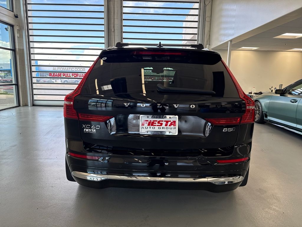 2022 Volvo XC60 B5 Inscription photo 4