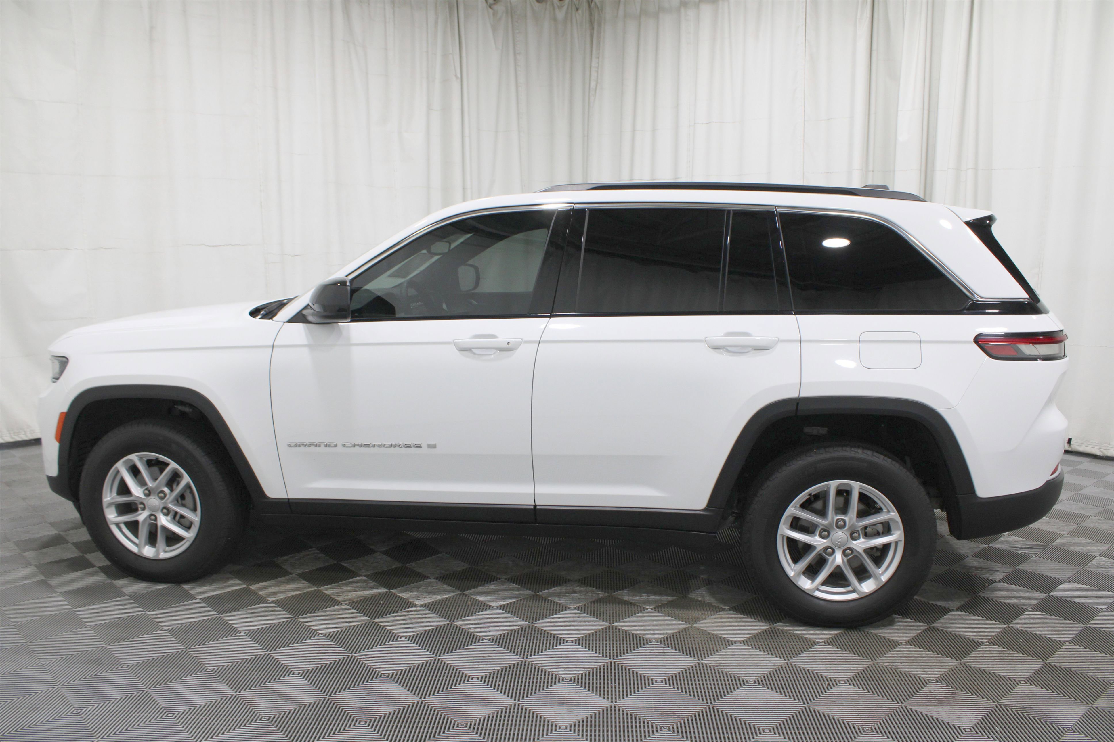 2024 Jeep Grand Cherokee Laredo X photo 26