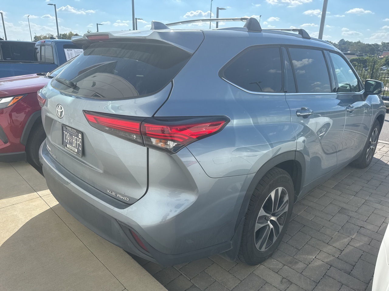 2022 Toyota Highlander XLE photo 3