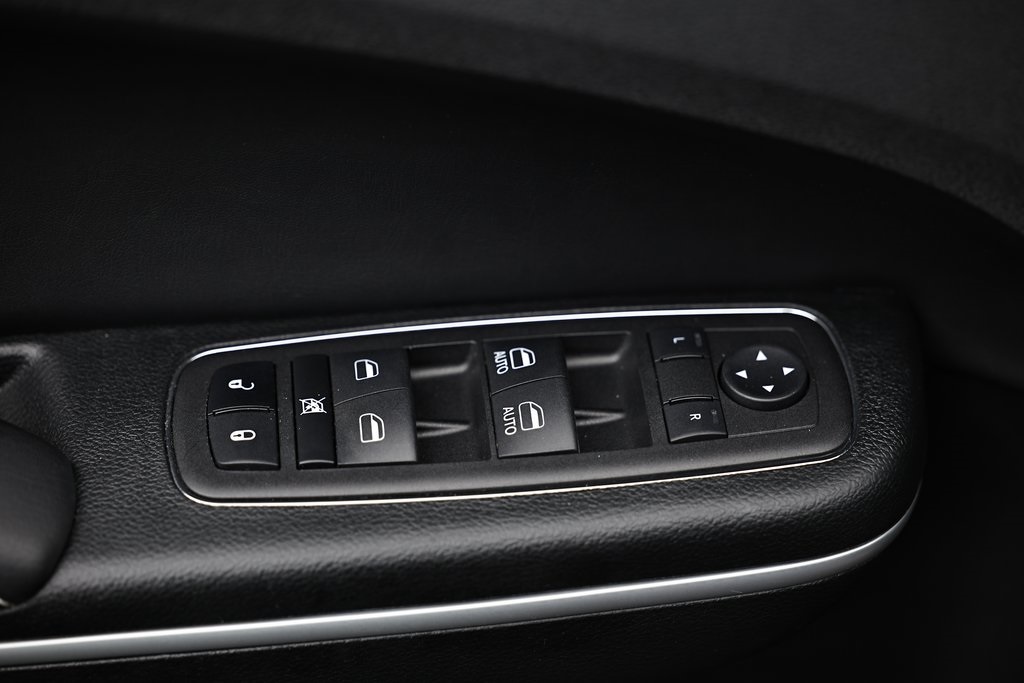 2023 Chrysler 300 S photo 15