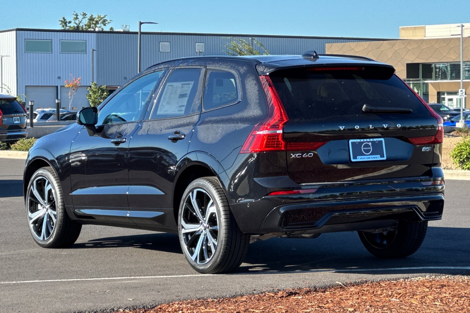 2025 Volvo XC60 photo 4