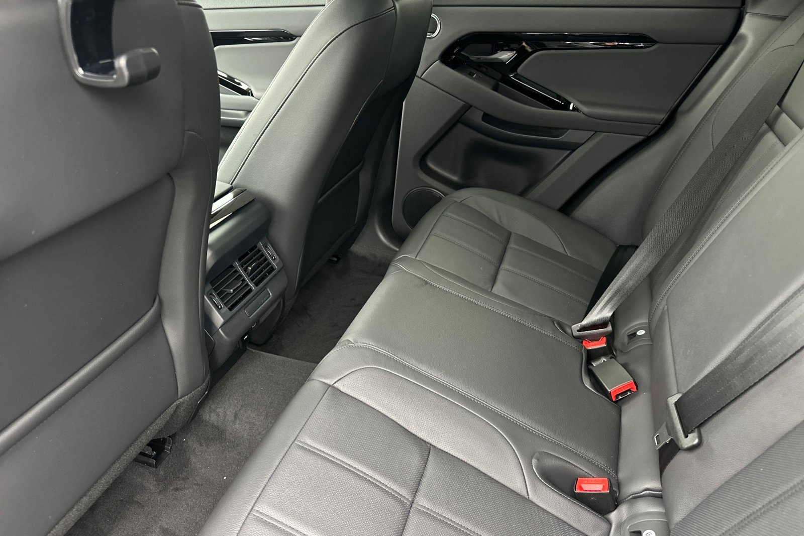 2026 Land Rover Range Rover Evoque Dynamic SE photo 13