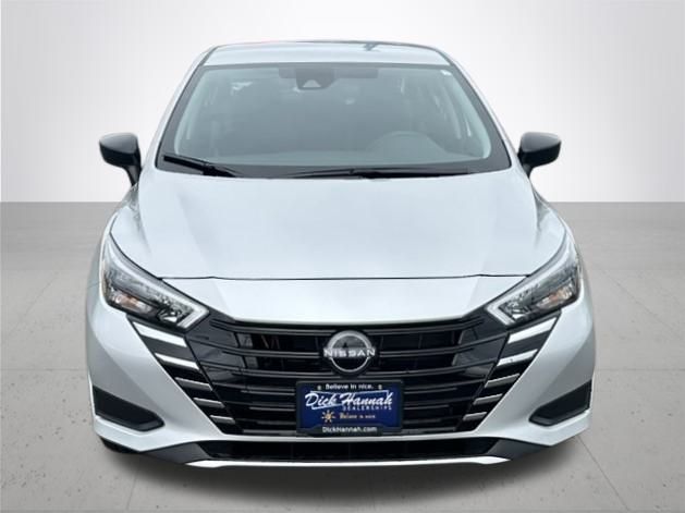 2025 Nissan Versa 1.6 S photo 3