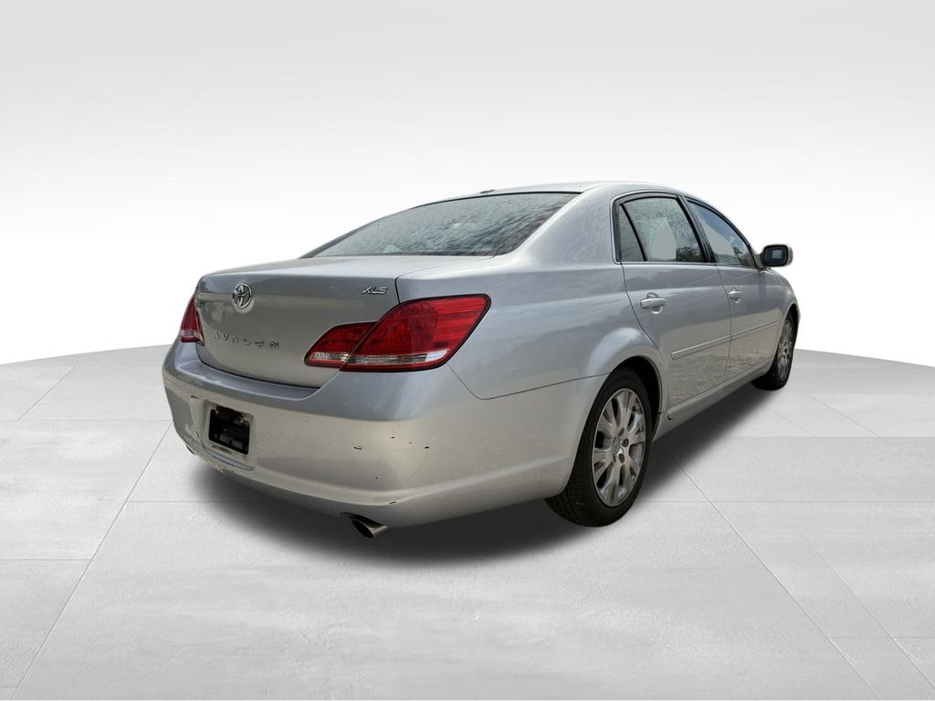 2010 Toyota Avalon XLS photo 4