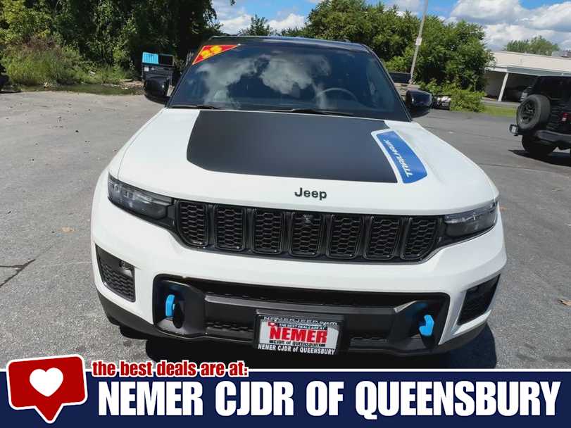 2023 Jeep Cherokee 4xe Trailhawk photo 2