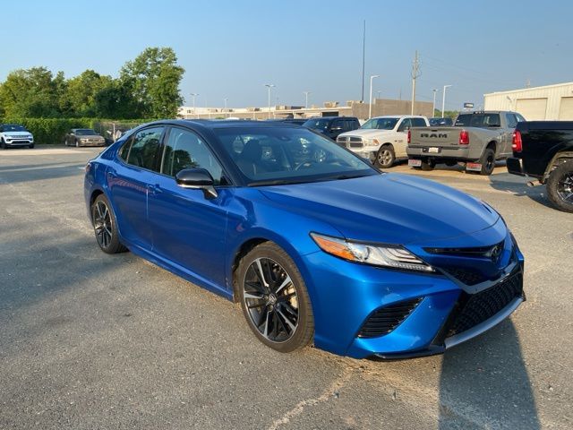 2018 Toyota Camry XLE photo 2