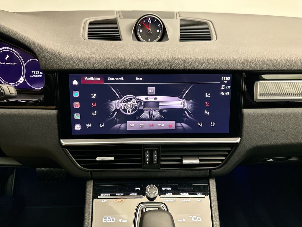 2022 Porsche Cayenne Base photo 13