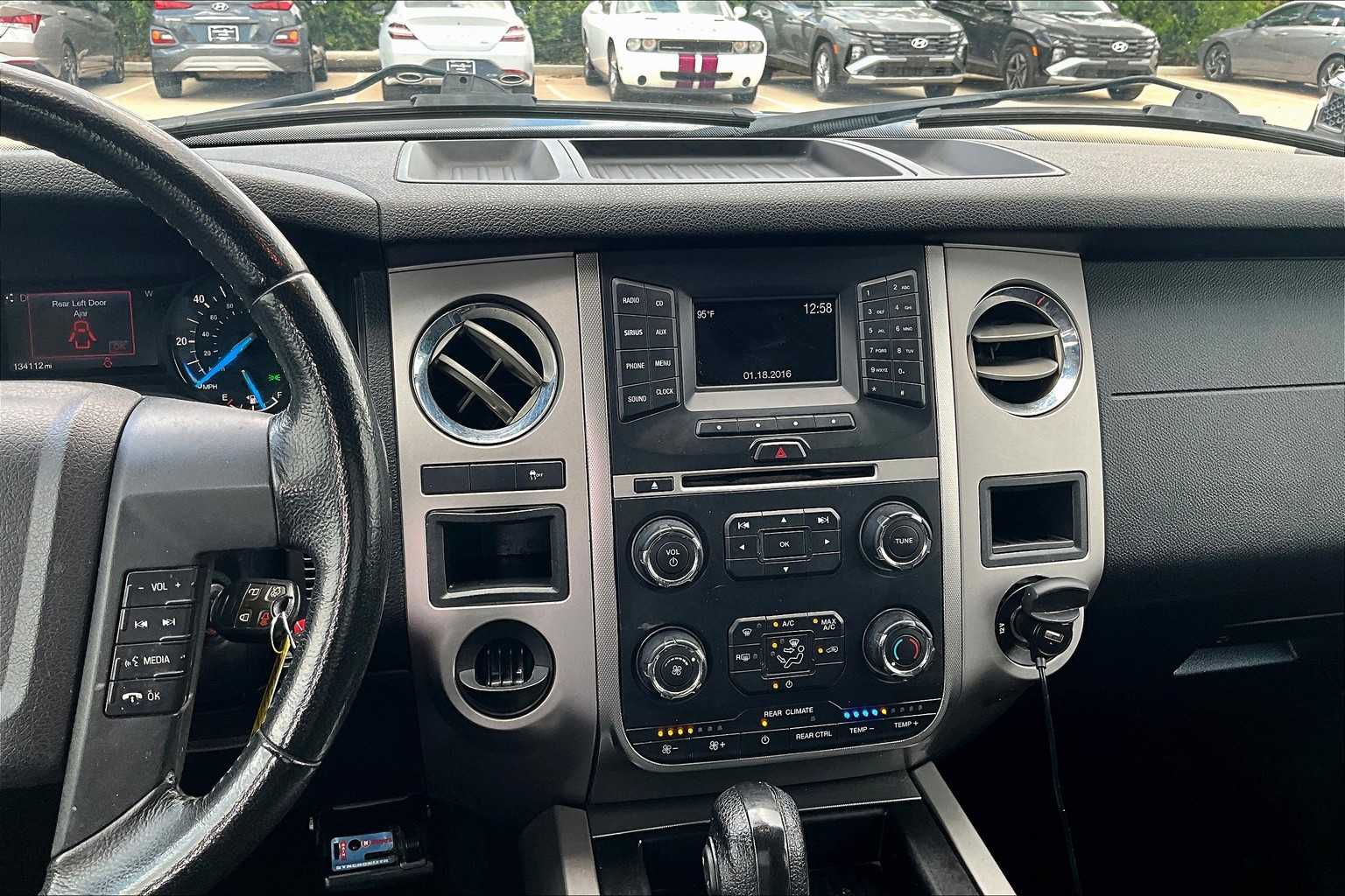 2017 Ford Expedition XLT photo 5