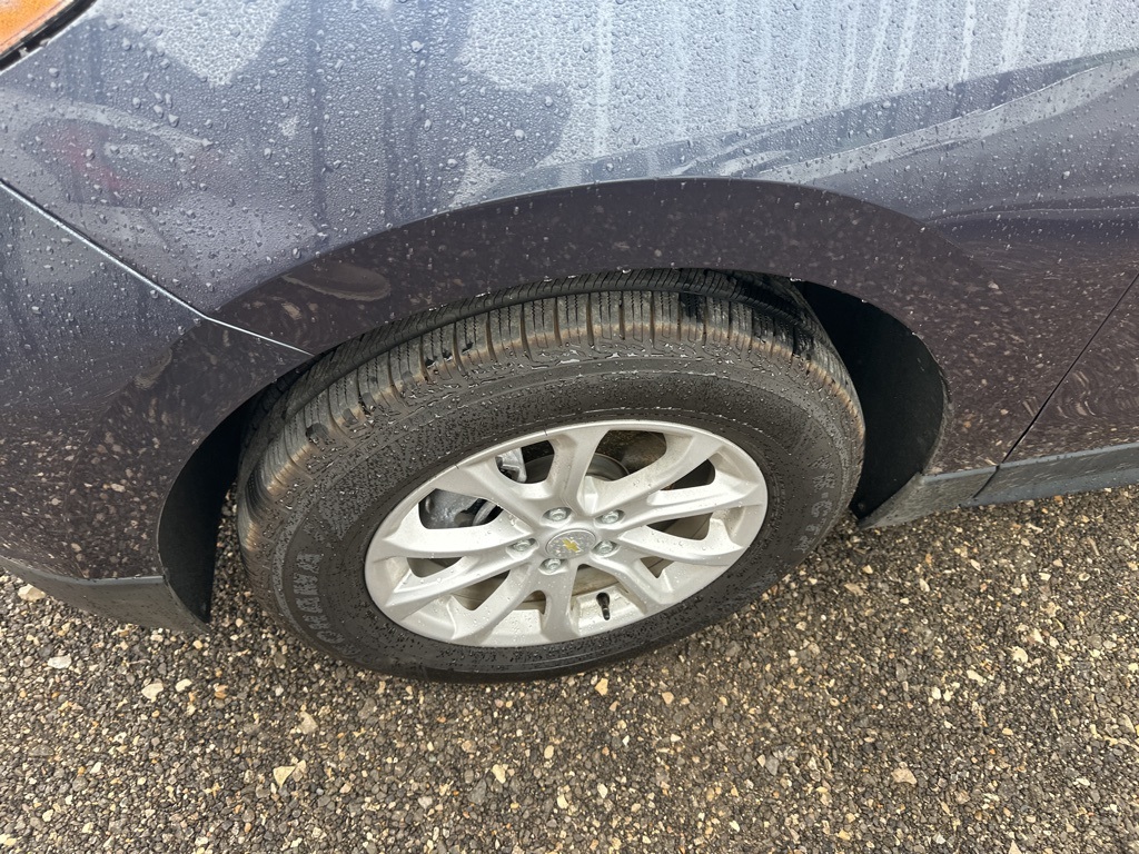 2019 Chevrolet Equinox LT photo 3