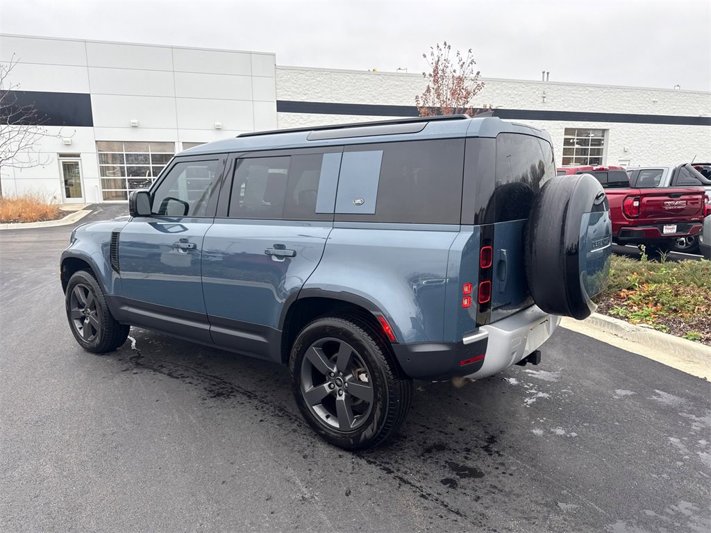 2024 Land Rover Defender S photo 2