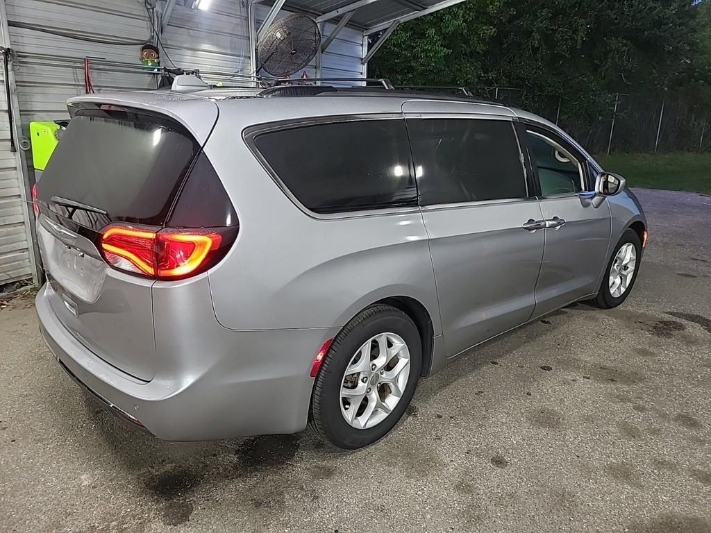 2018 Chrysler Pacifica Touring Plus photo 5