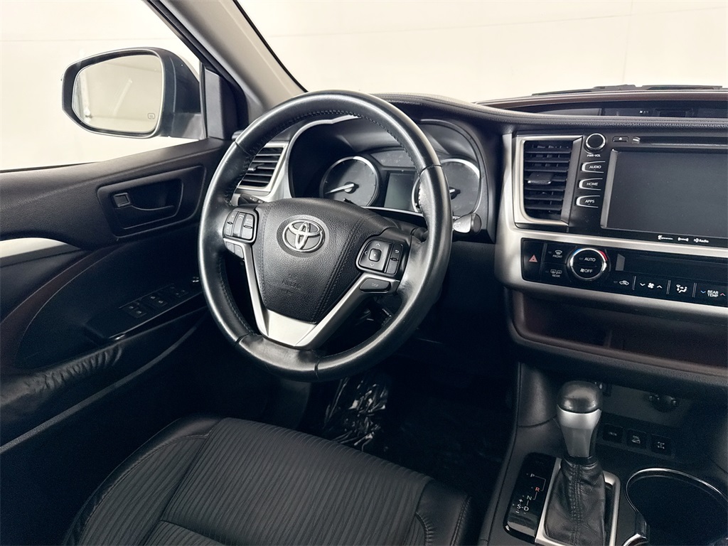 2016 Toyota Highlander LE Plus photo 8