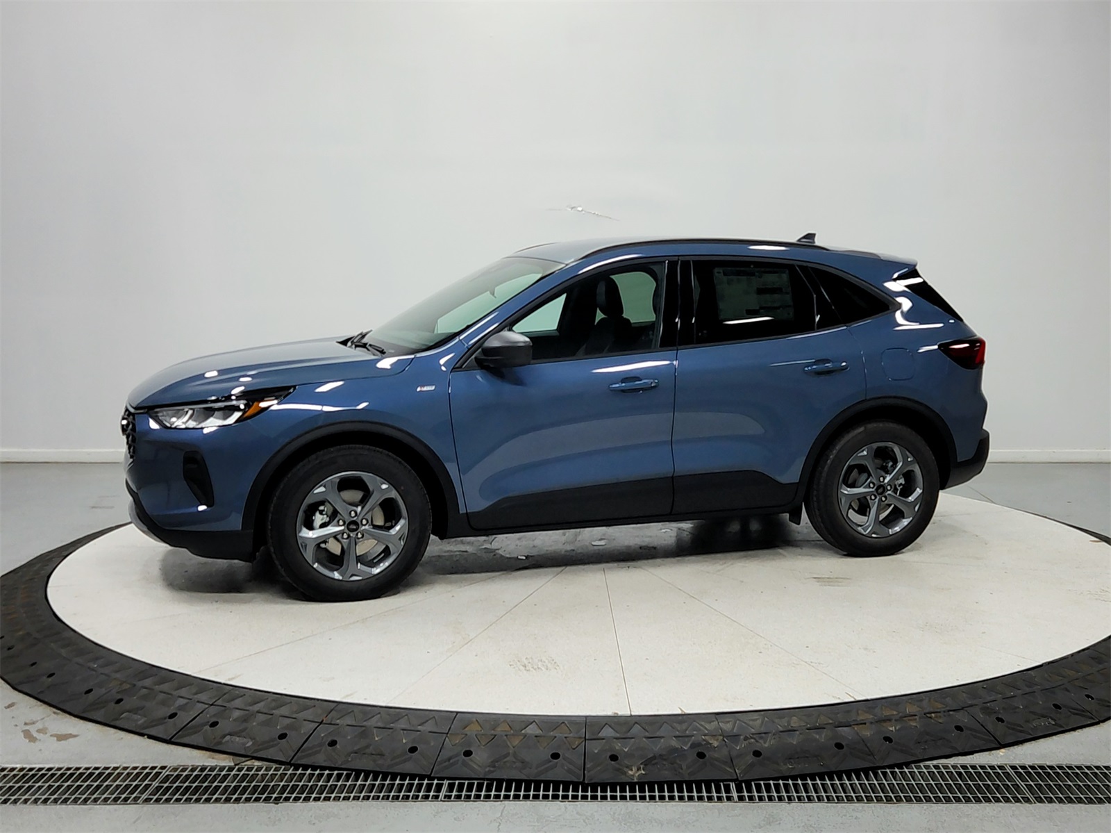 2026 Ford Escape ST-Line photo 3