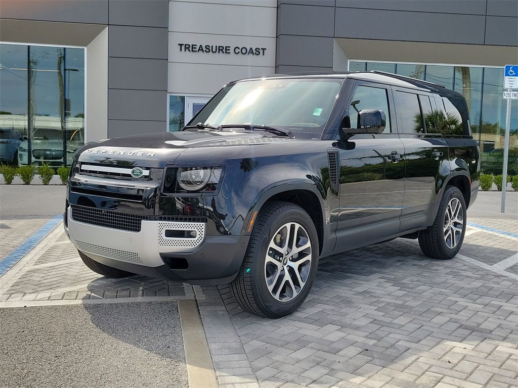 2025 Land Rover Defender S's photo