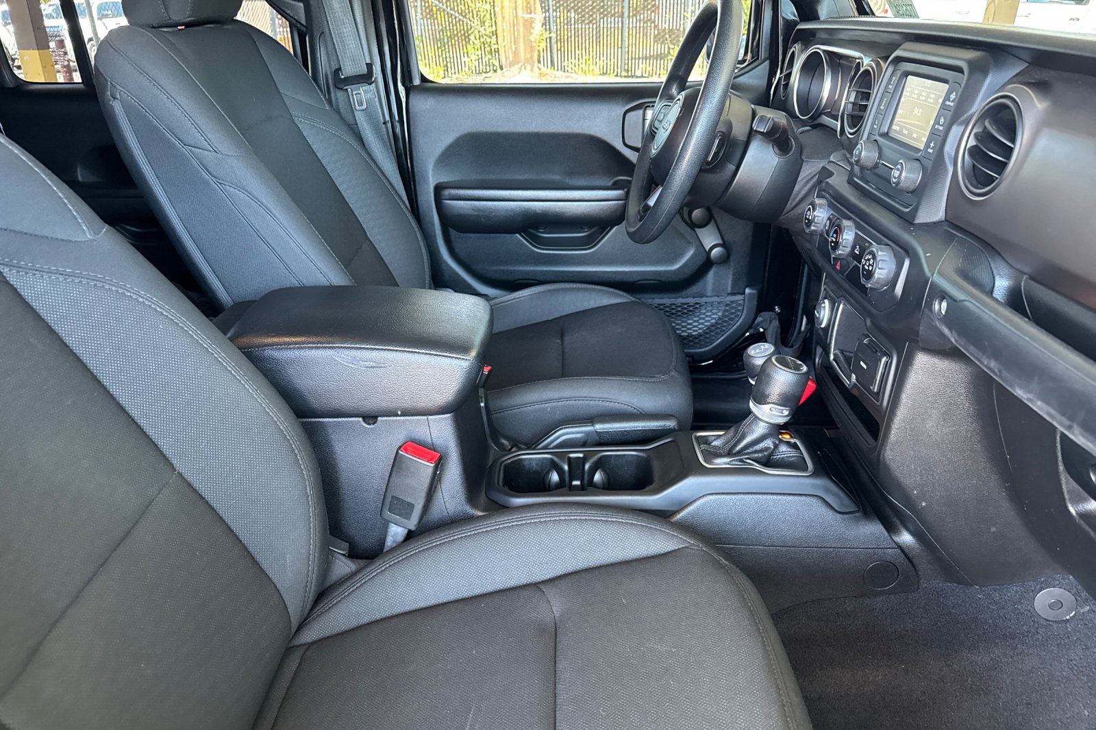 2020 Jeep Gladiator Sport photo 15