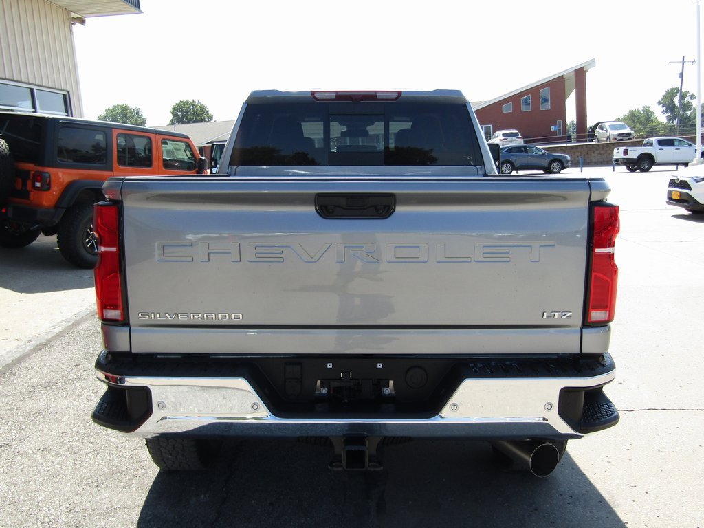 2026 Chevrolet Silverado 3500HD LTZ photo 4