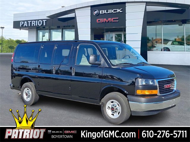 2025 GMC Savana Passenger LT's photo