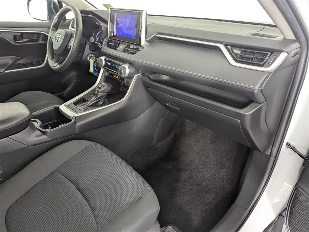 2023 Toyota RAV4 LE photo 32