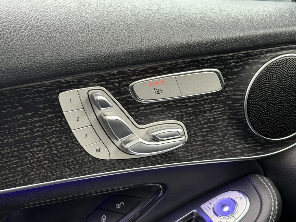 2022 Mercedes Benz GLC 300 4MATIC photo 4