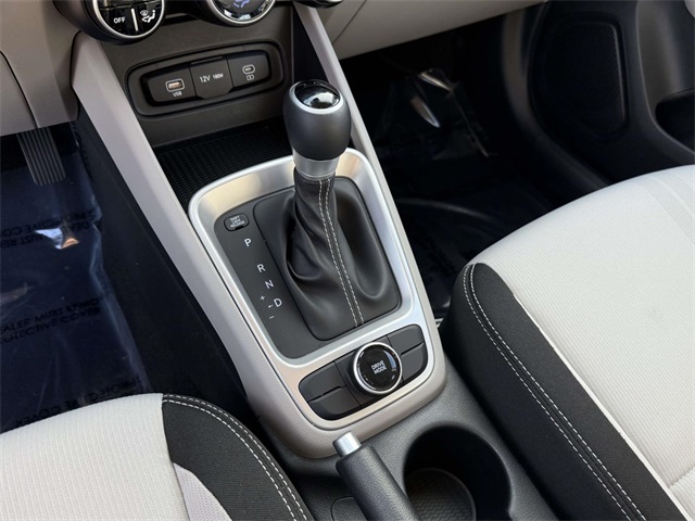 2025 Hyundai Venue SEL photo 21