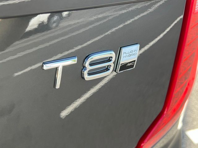 2025 Volvo XC90 T8 Core photo 32