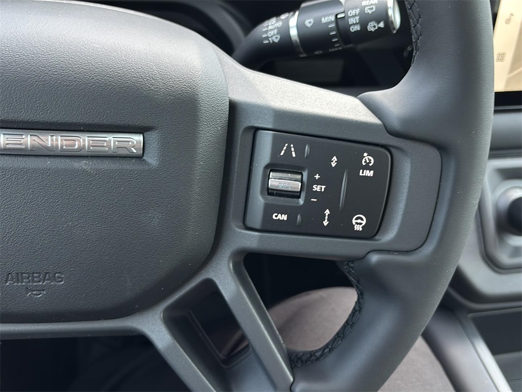 2025 Land Rover Defender 110 X-Dynamic SE photo 11