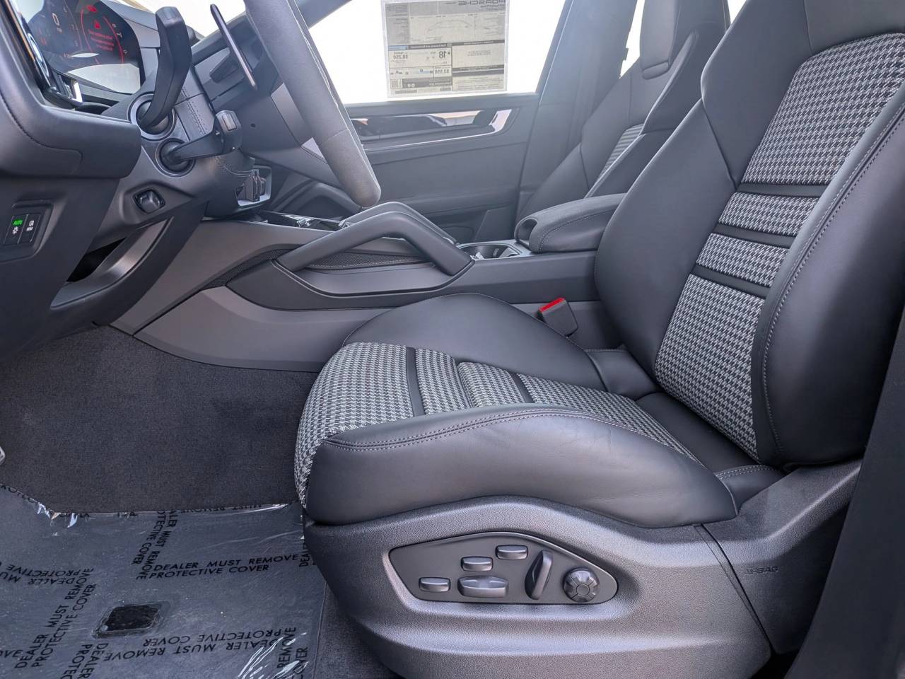 2025 Porsche Cayenne Coupe GTS photo 3