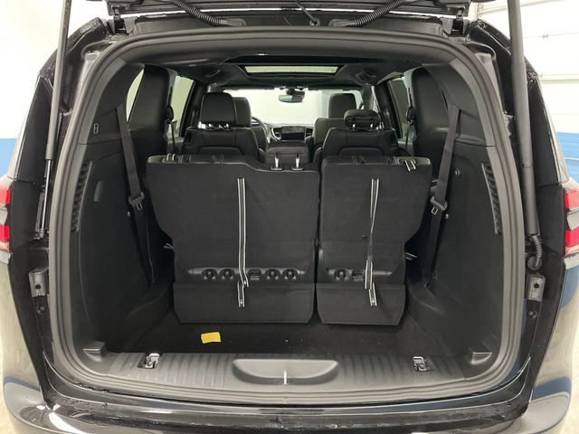 2025 Chrysler Pacifica photo 12