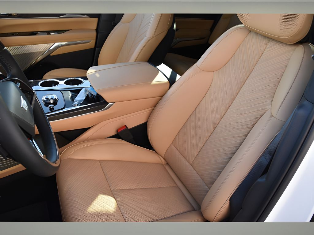 2025 Cadillac Escalade IQ Luxury photo 13
