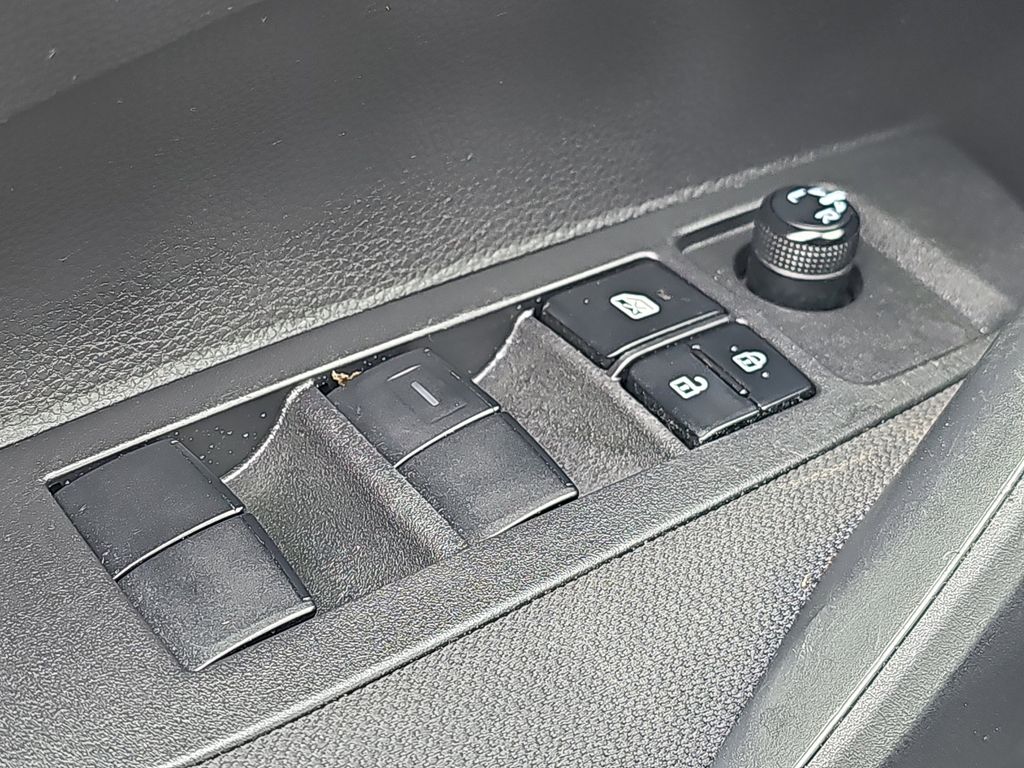2022 Toyota Corolla Hybrid LE photo 25