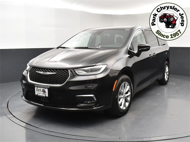 2025 Chrysler Pacifica photo 2