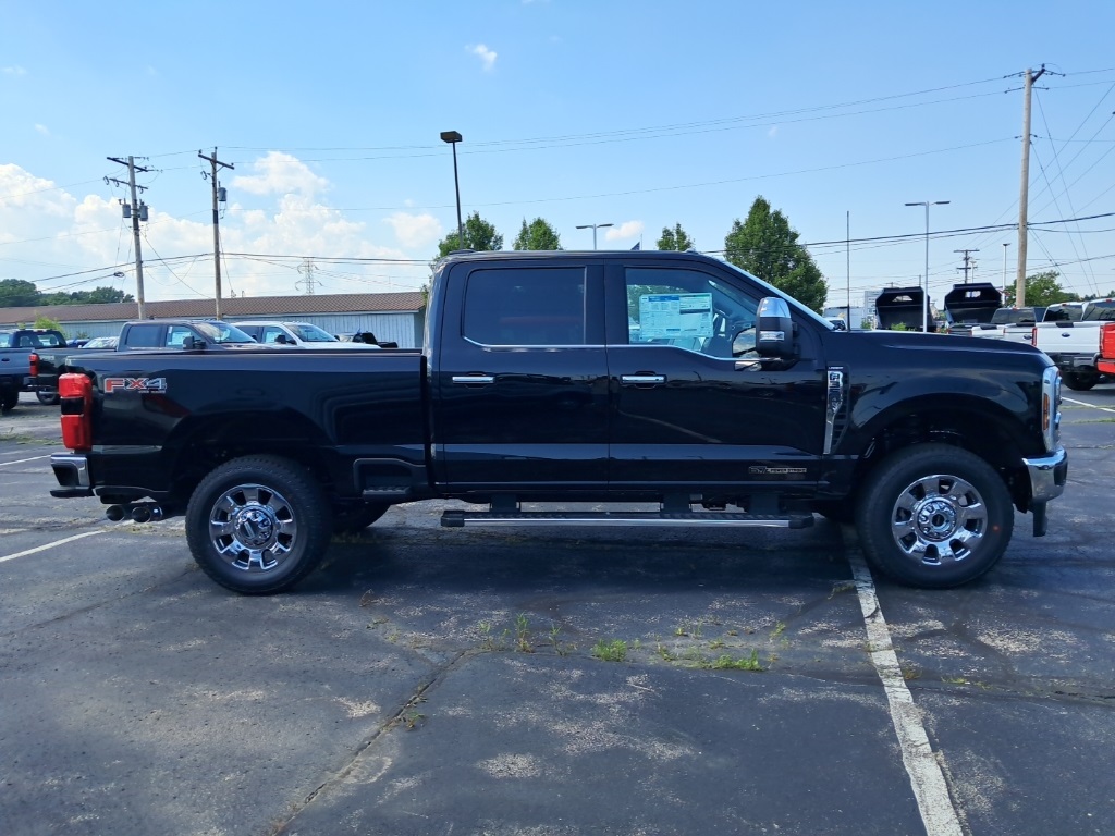 2025 Ford F-350 Lariat photo 3