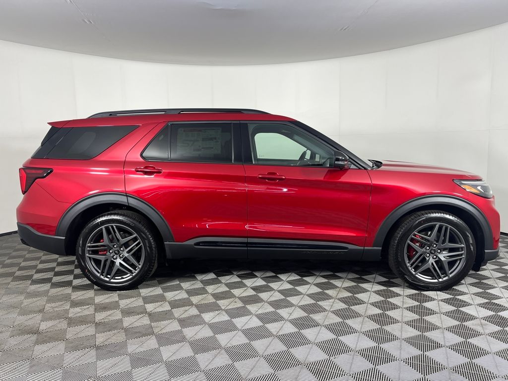 2025 Ford Explorer ST photo 4