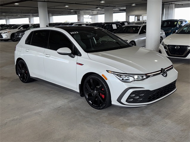 2022 Volkswagen Golf GTI SE's photo