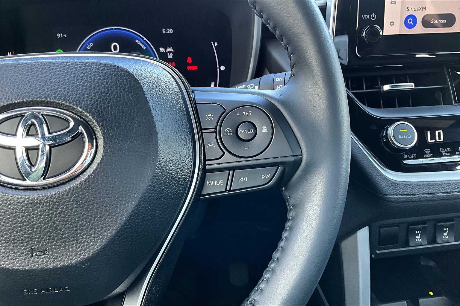 2024 Toyota Corolla Cross Hybrid XSE photo 24