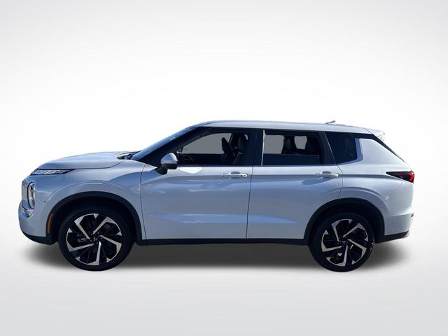 2023 Mitsubishi Outlander SE photo 2