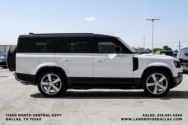 2025 Land Rover Defender 130 X-Dynamic SE photo 4