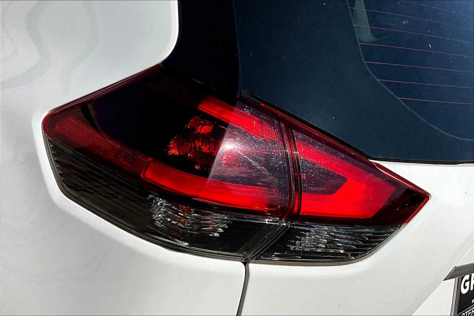 2018 Nissan Rogue S photo 26