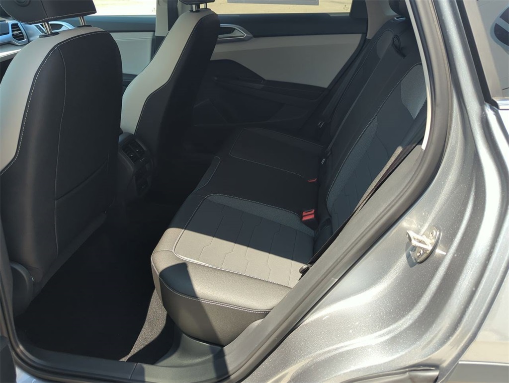 2025 Volkswagen Taos SE photo 19