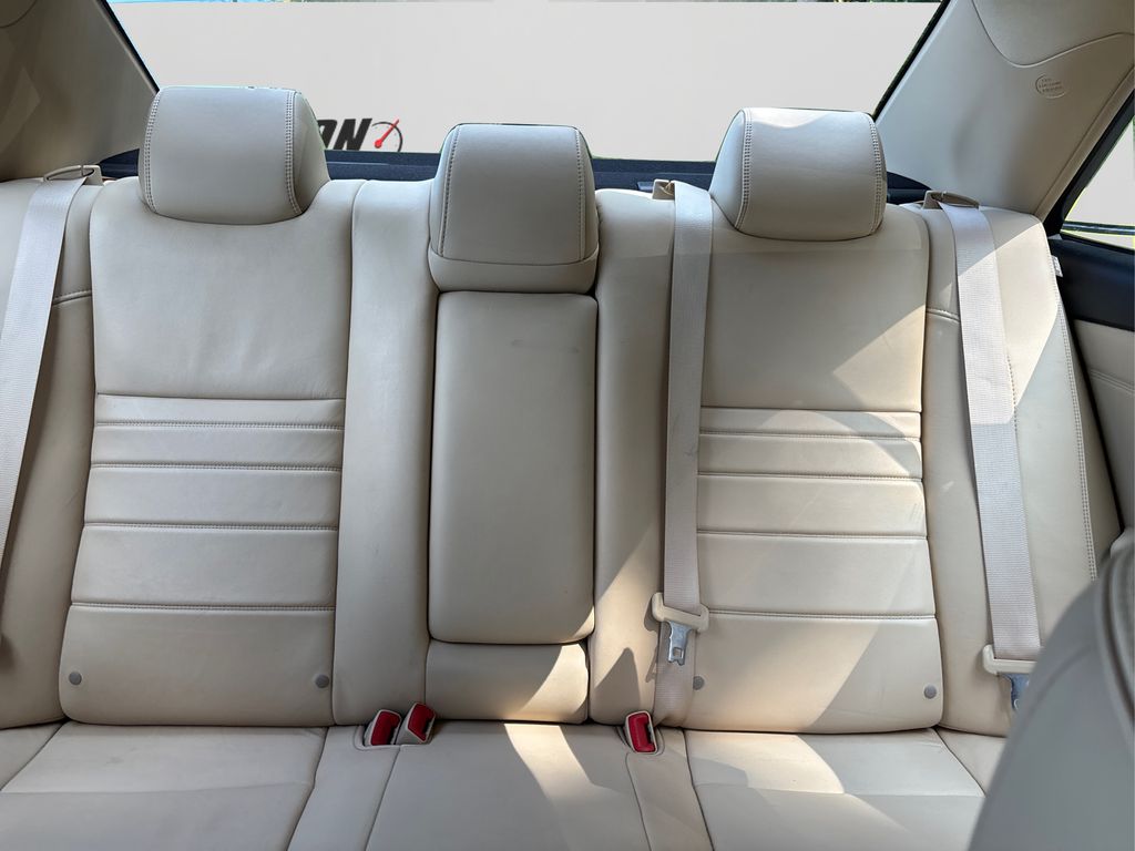 2016 Toyota Camry XLE photo 12
