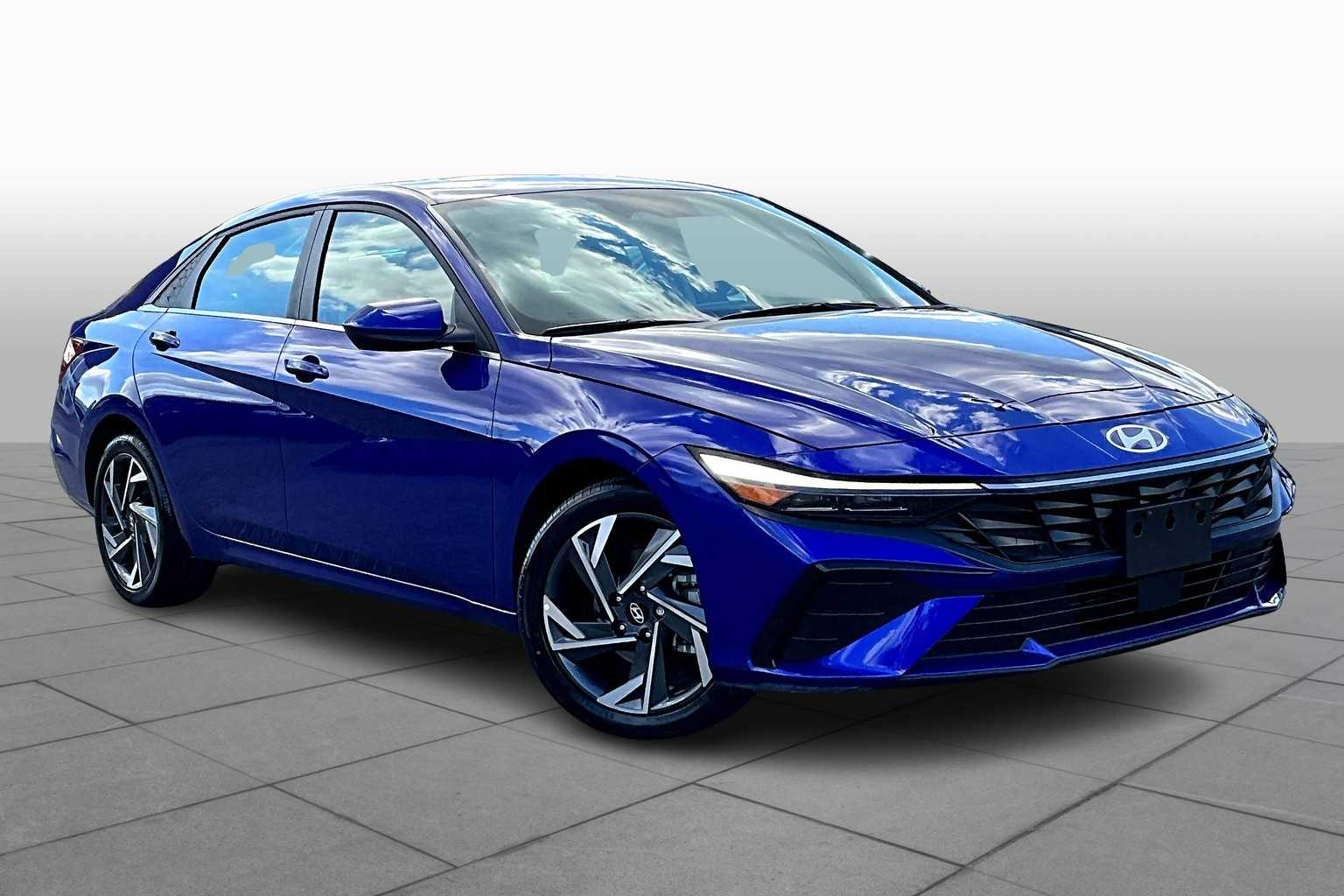 2024 Hyundai Elantra SEL Convenience photo 2