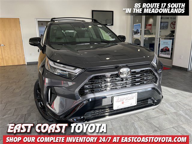 2025 Toyota RAV4 XSE's photo