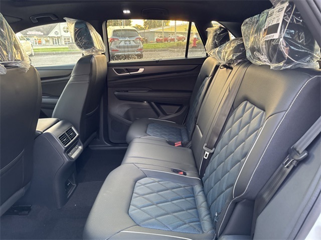 2025 Volkswagen Atlas Cross Sport SEL Premium R-Line photo 19