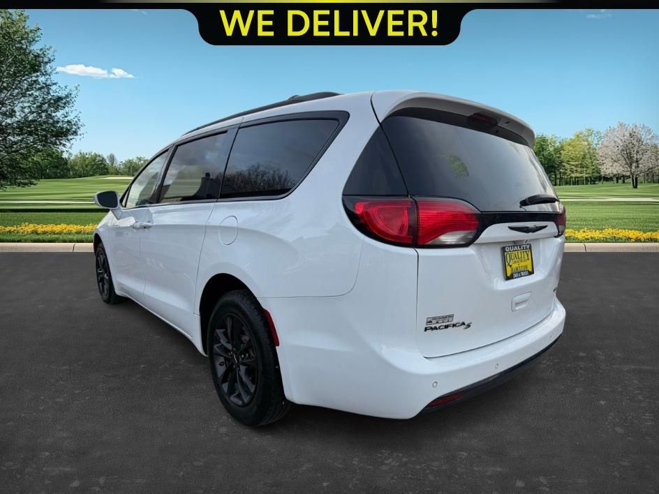 2020 Chrysler Pacifica Touring L photo 3