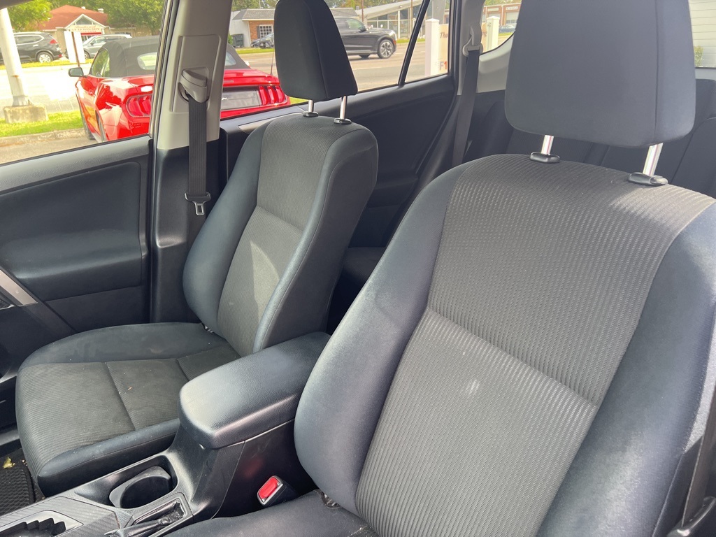 2015 Toyota RAV4 LE photo 11