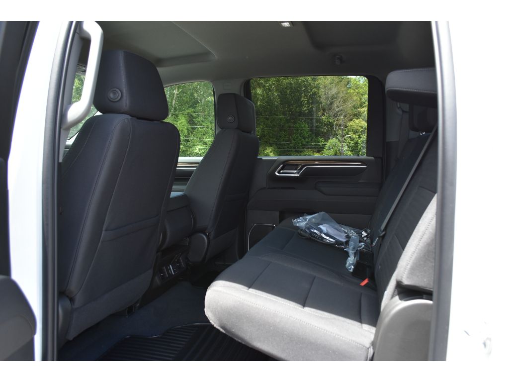 2025 Chevrolet Silverado 2500HD LT photo 7