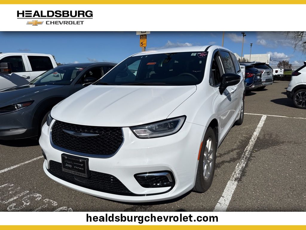 2025 Chrysler Pacifica Select