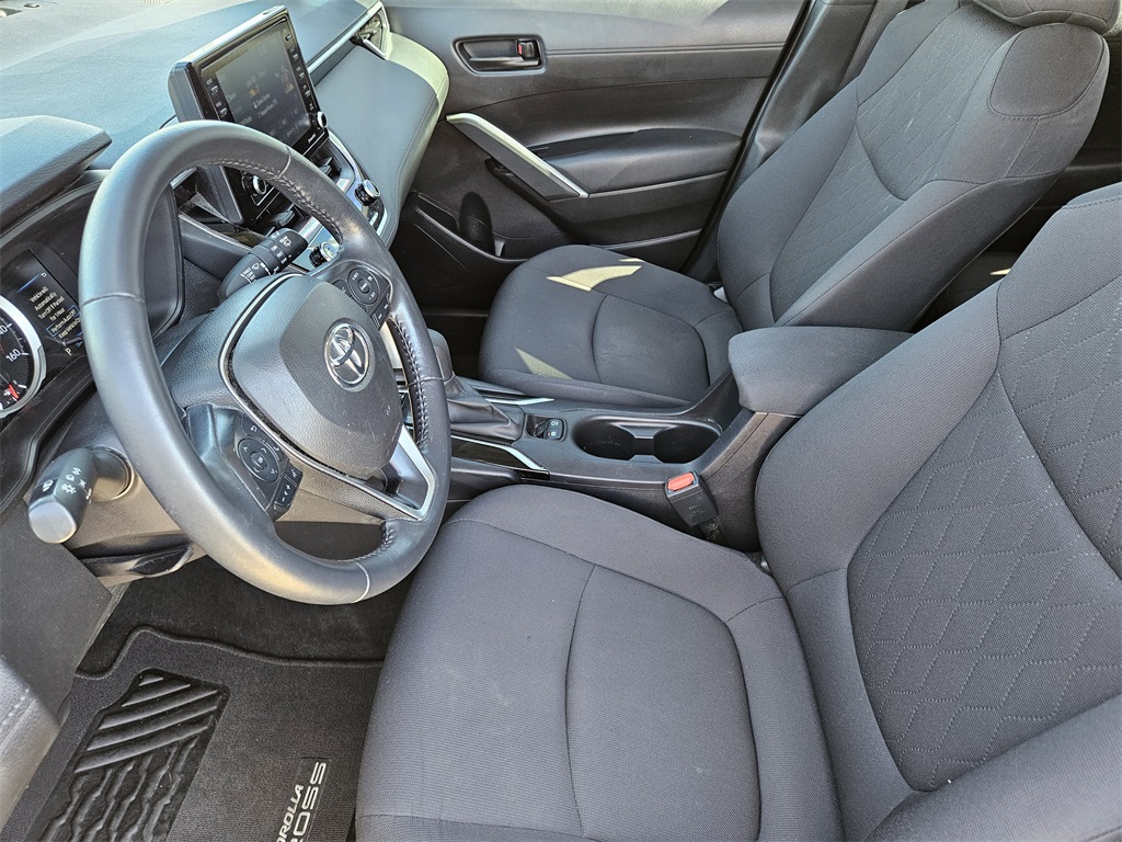 2022 Toyota Corolla Cross LE photo 11