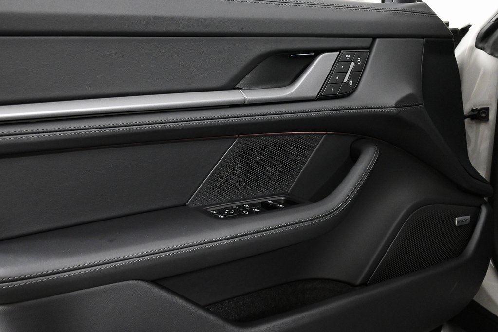 2026 Porsche Taycan 4 photo 6